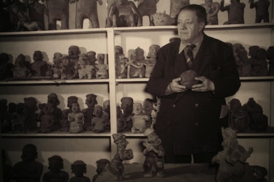 Rivera and pots [photo of photo taken by the author, Richard Gray]