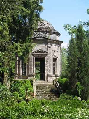 Larmer Temple from pool [Photo Linda Teasdale]